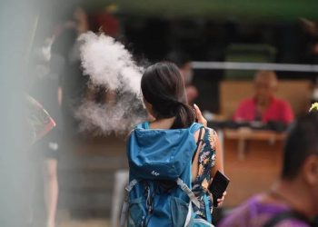 Боловсролын байгууллагын орчинд электрон тамхийг хориглолоо