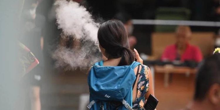 Боловсролын байгууллагын орчинд электрон тамхийг хориглолоо