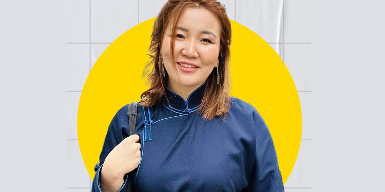 Шүүх Н.Өнөрцэцэгт холбогдох хэргийг хаалттай явуулахаа зарласан ч нийгмийн эсэргүүцэл их байна.