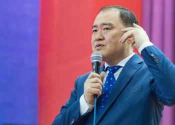 Л.Гантөмөр: Монголын ардчиллыг үүлэн чөлөөний нар болгож болохгүй!