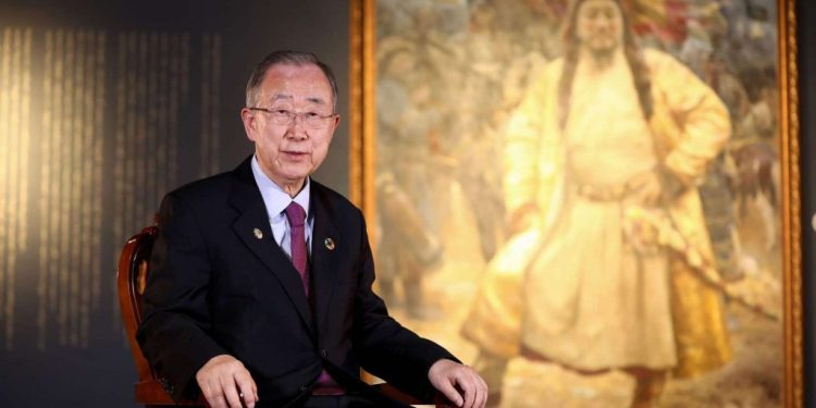 Бан Ги Мүн төрийн дээд шагнал, “Чингис хаан” тэргүүн зэргийн одон хүртлээ.